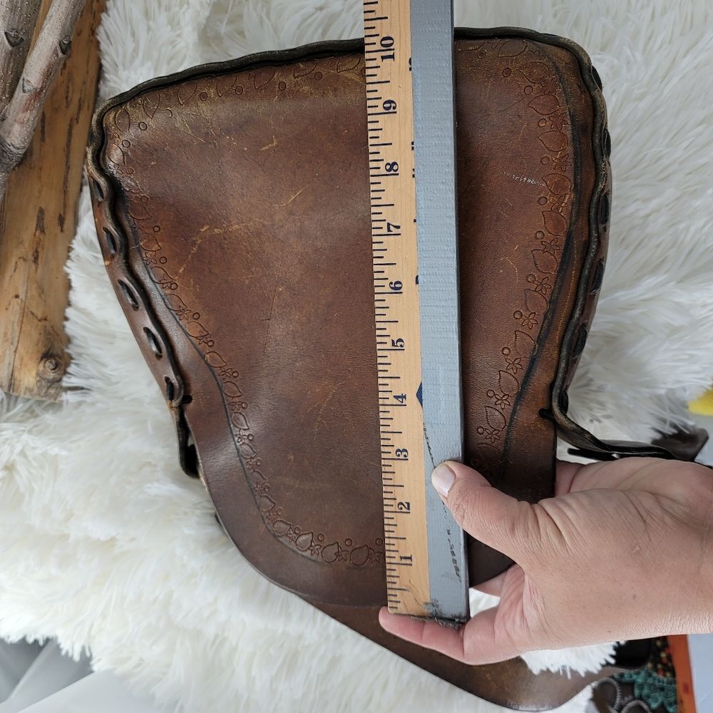 Vintage leather hand tooled shoulder bag 70s - Picture 4 of 13